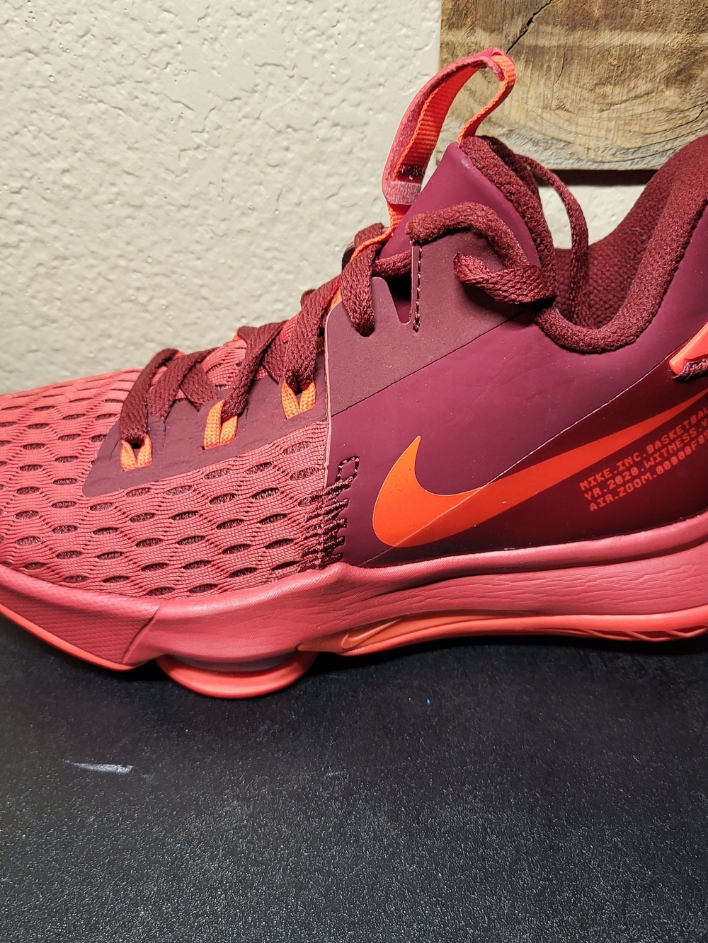 *NEW* Nike LeBron Witness 5 Crimson Red Basketball Shoes Size 4Y Women's 5.5